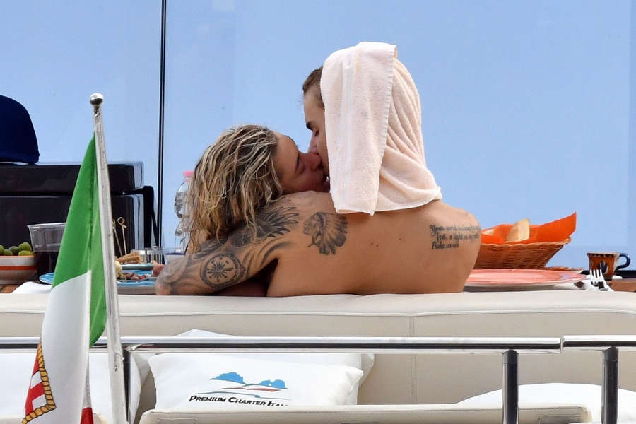 Hailey Baldwin NSFW