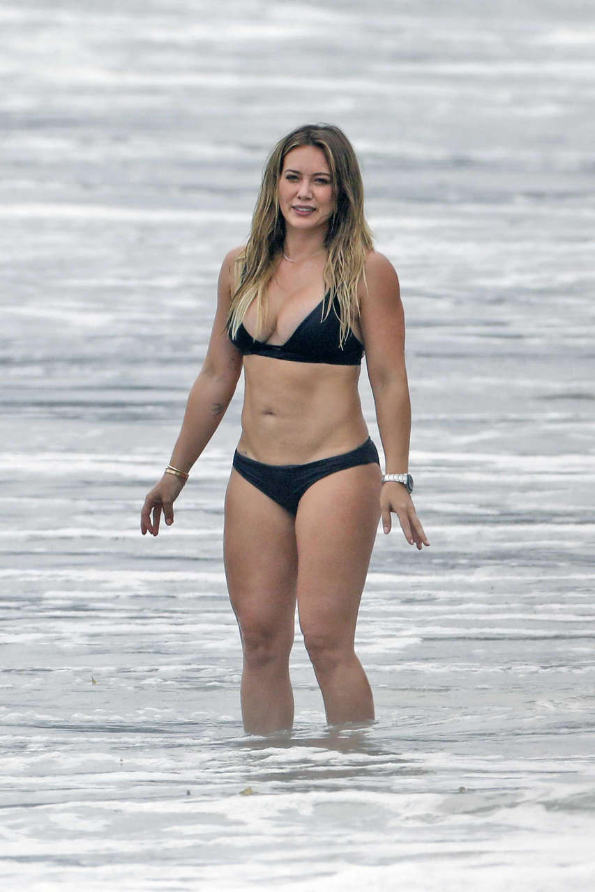 Hilary Duff Abs