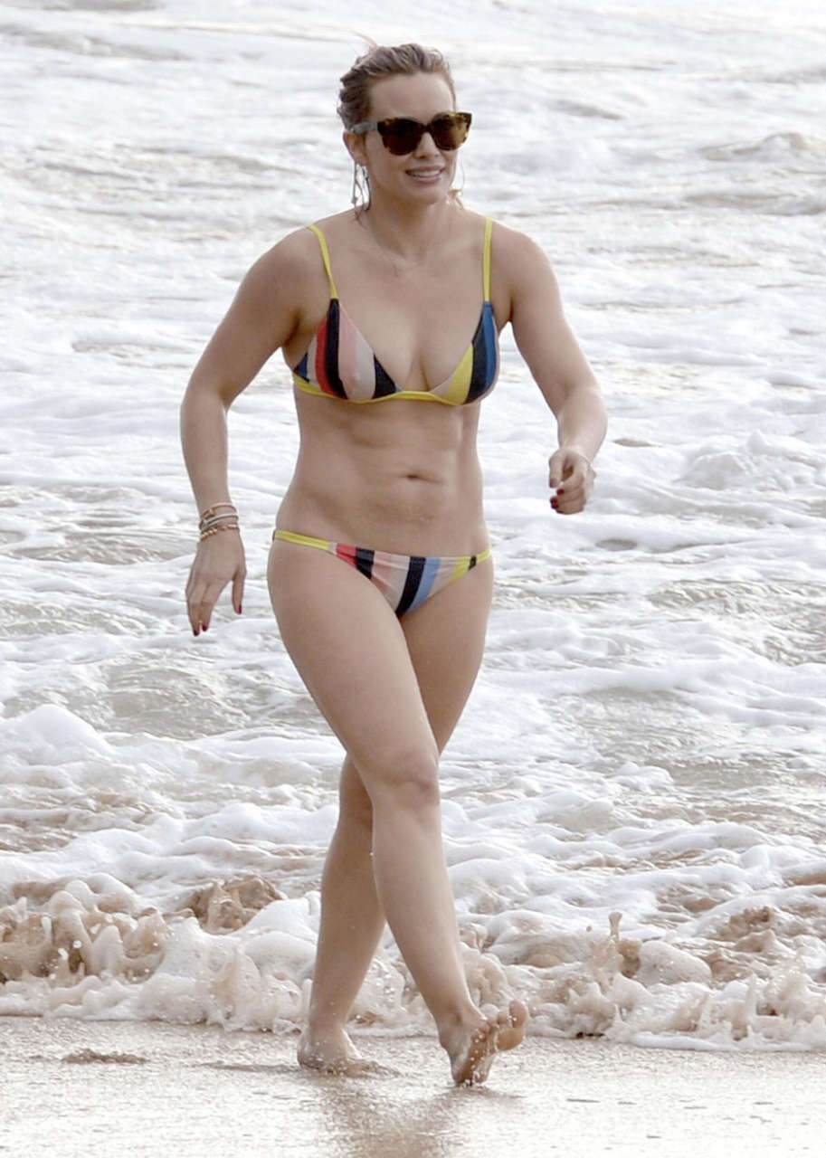 Hilary Duff Abs