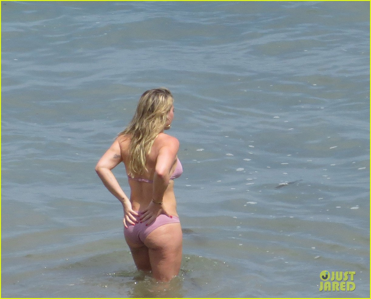 Hilary Duff In Bikini Ass