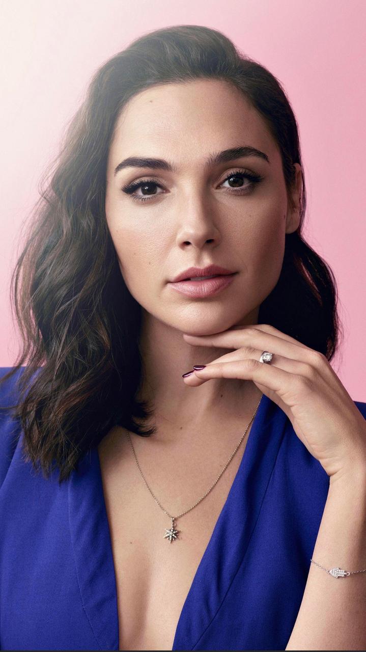 I Would Love To Have Those Luscious Lips Of Gal Gadot Around My Cocks Head NSFW