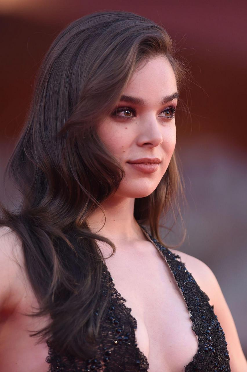 Id Love To Enter Hailee Steinfeld Deep In Missionary NSFW