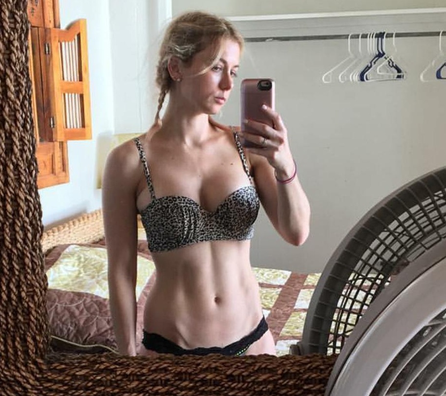 Iliza Shlesinger Abs