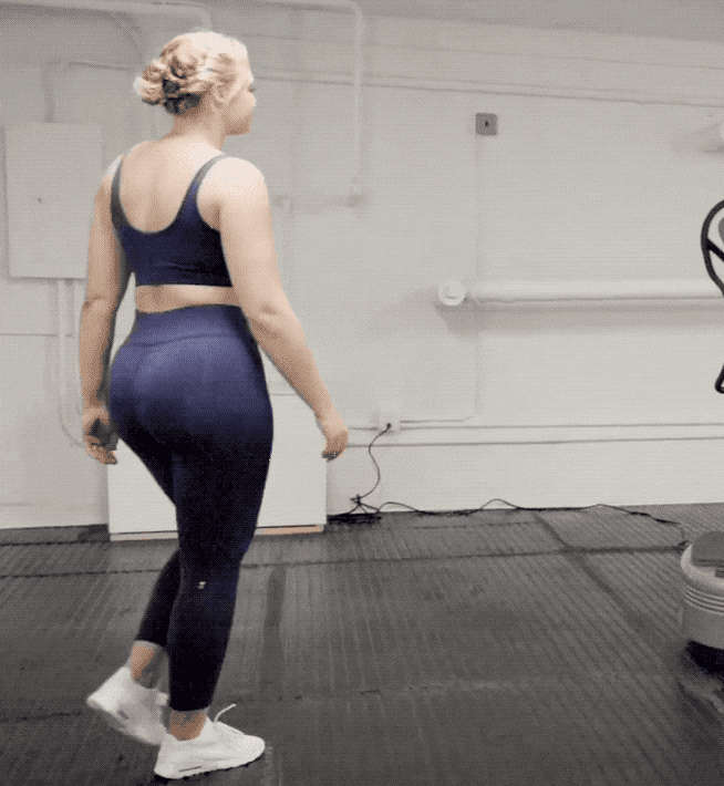 Iskra Lawrence Ass