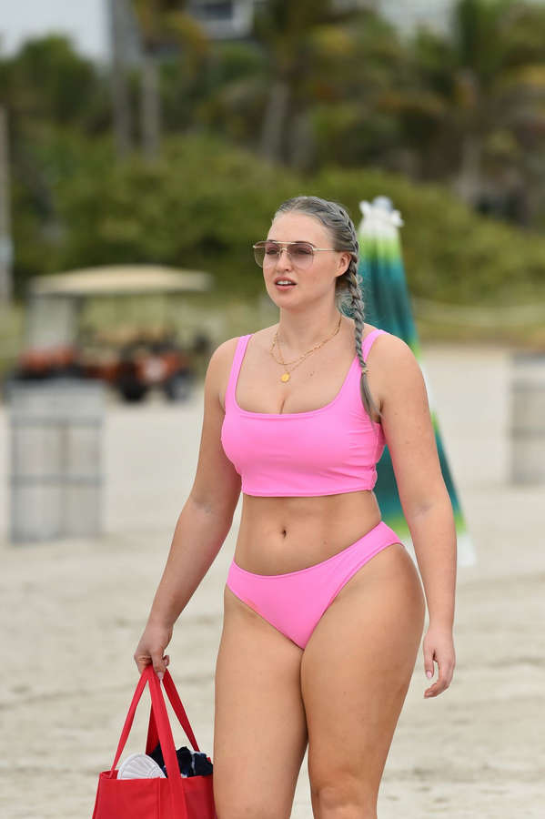 Iskra Lawrence NSFW