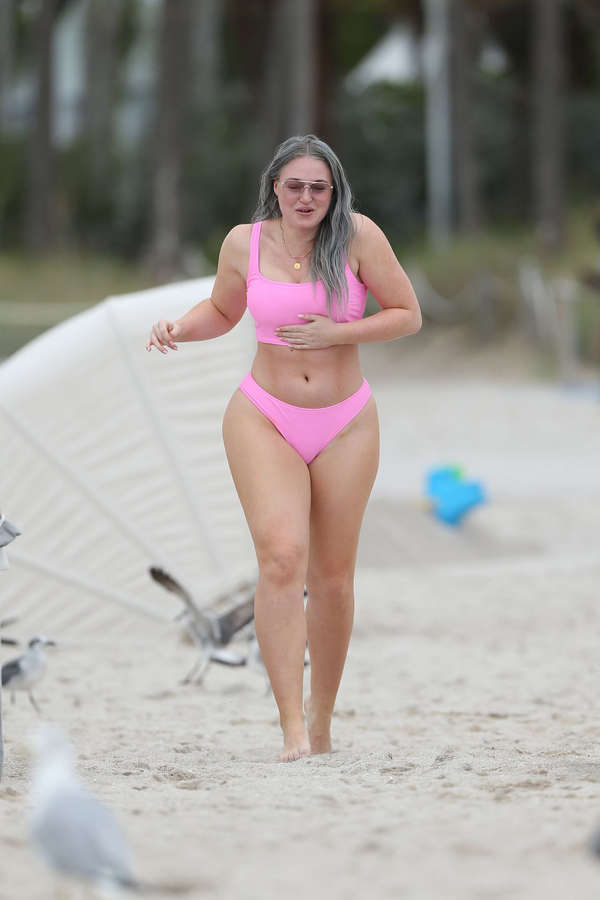 Iskra Lawrence NSFW