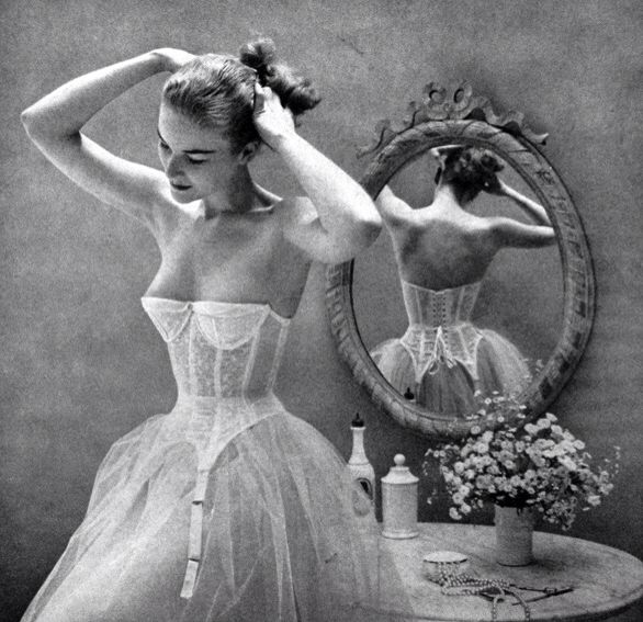 Jean Patchett In Vogue 1951 NSF