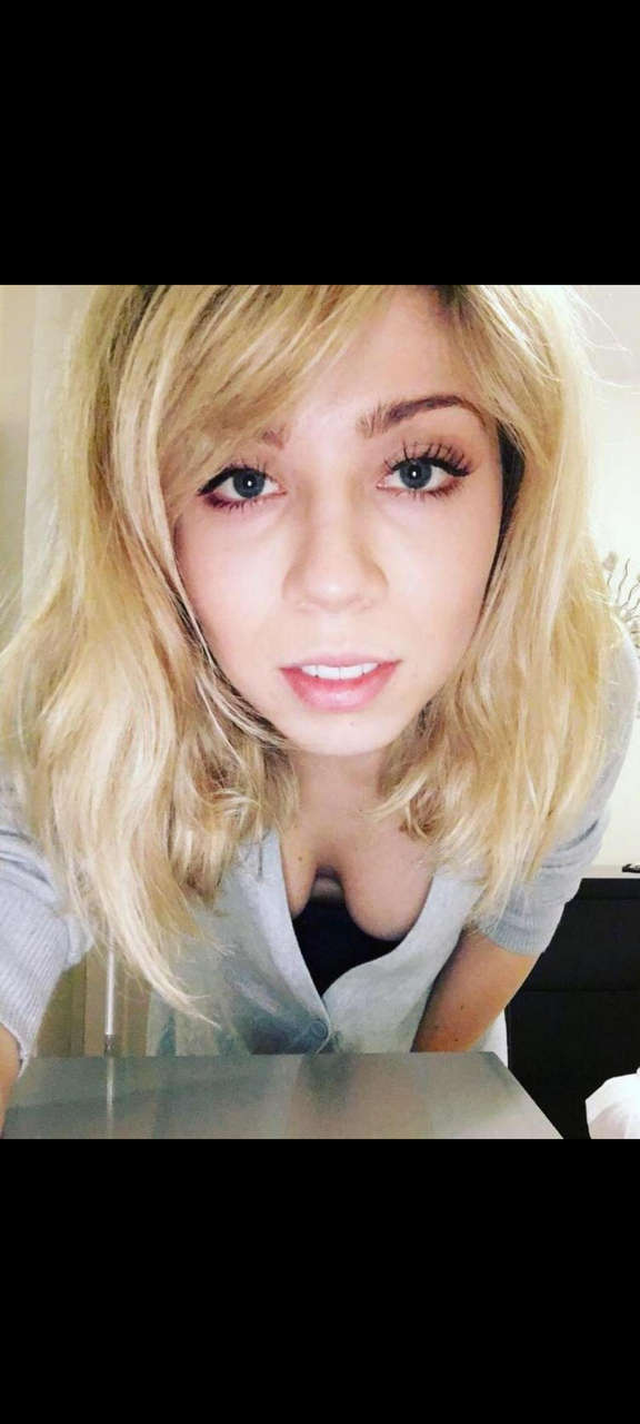 Jennette Mccurdy Cleavag