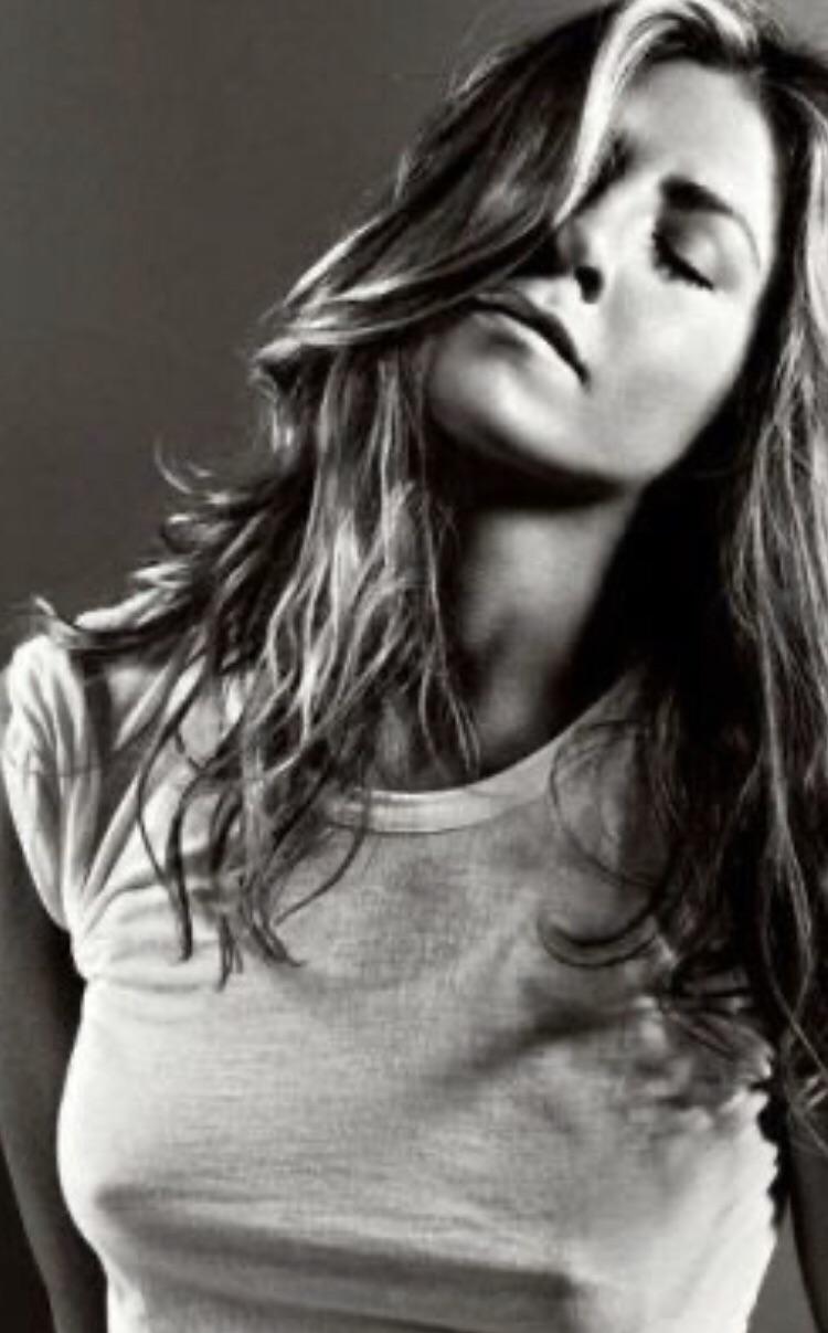 Jennifer Aniston Is The Queen Of Pokie