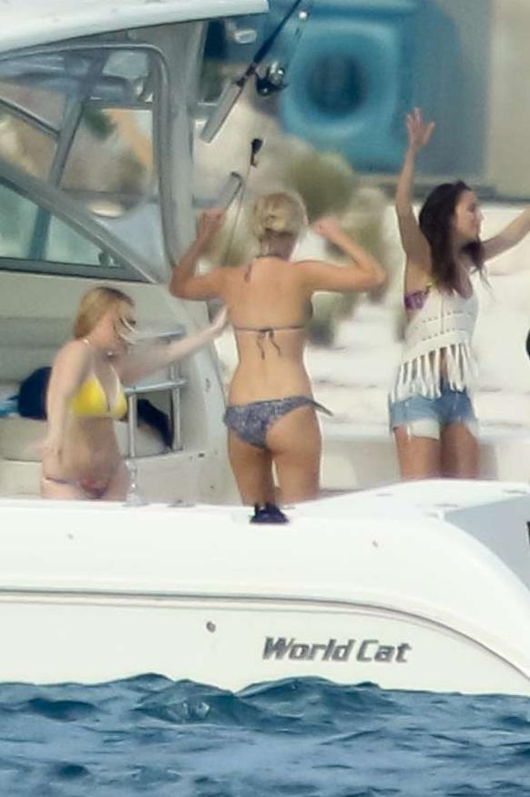 Jennifer Lawrence In A Bikini Ass