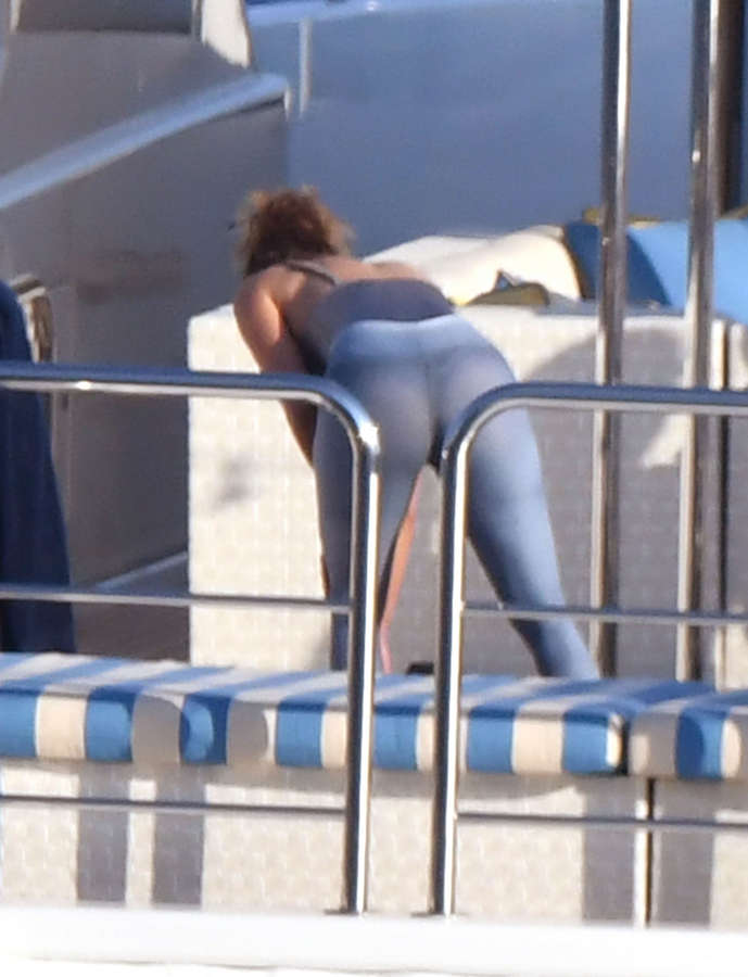 Jennifer Lopez NSFW