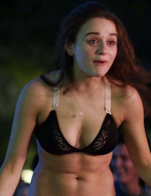 Joey King Cleavage