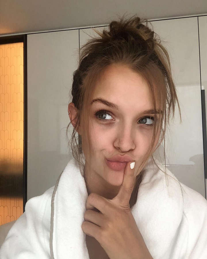 Josephine Skriver NSFW