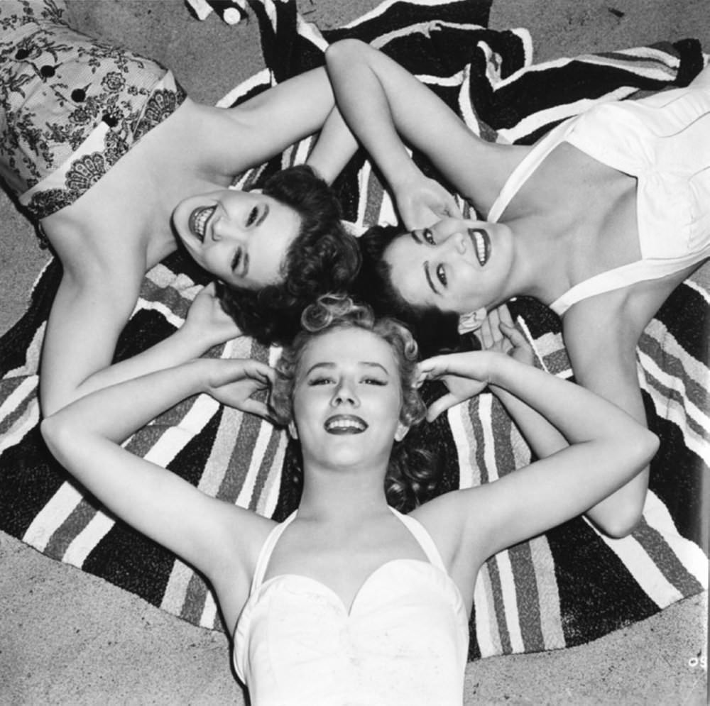 Julie Adams Joyce Holden And Piper Laurie 1950 NSF