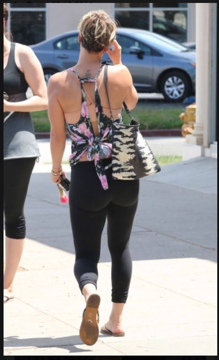 Kaley Cuoco Ass