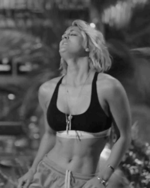 Kaley Cuoco Belly Dance Abs