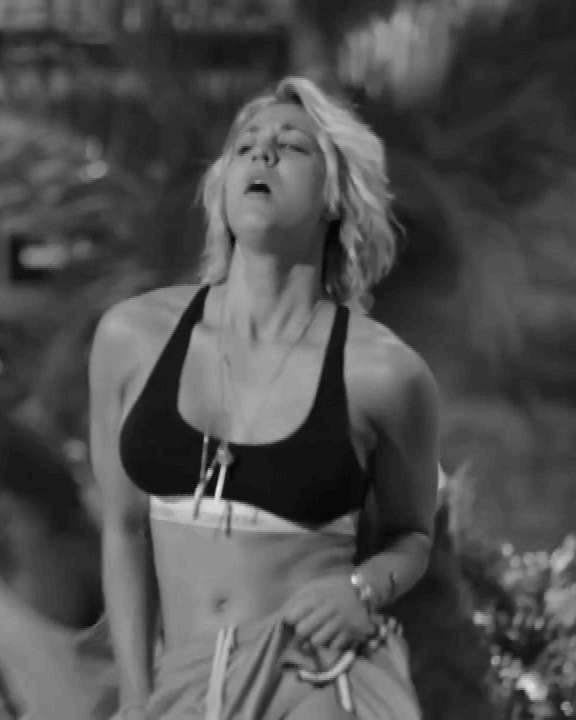 Kaley Cuoco Belly Dance Abs