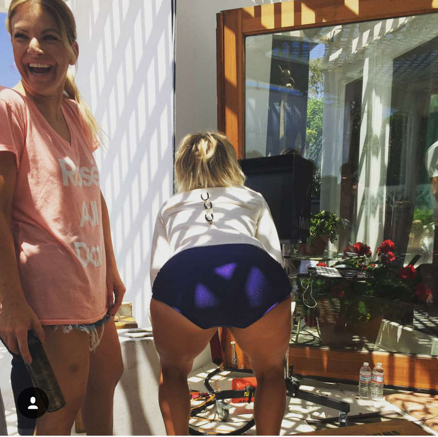 Kaley Cuoco NSFW