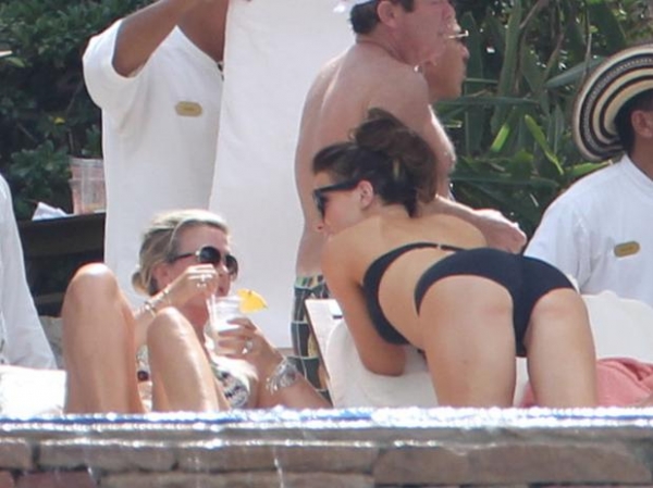 Kate Beckinsale Ass