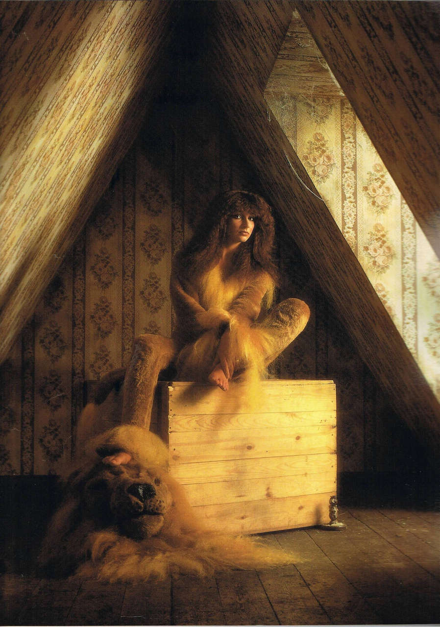 Kate Bush In The Photoshoot For The Lionheart Album Cover 1978 NSF