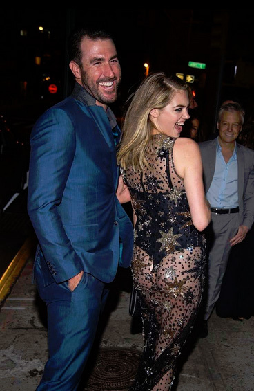 Kate Uptons Ass Out In Nyc NSFW