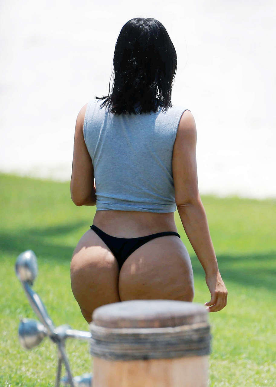 Kim Kardashian Ass In A Thong