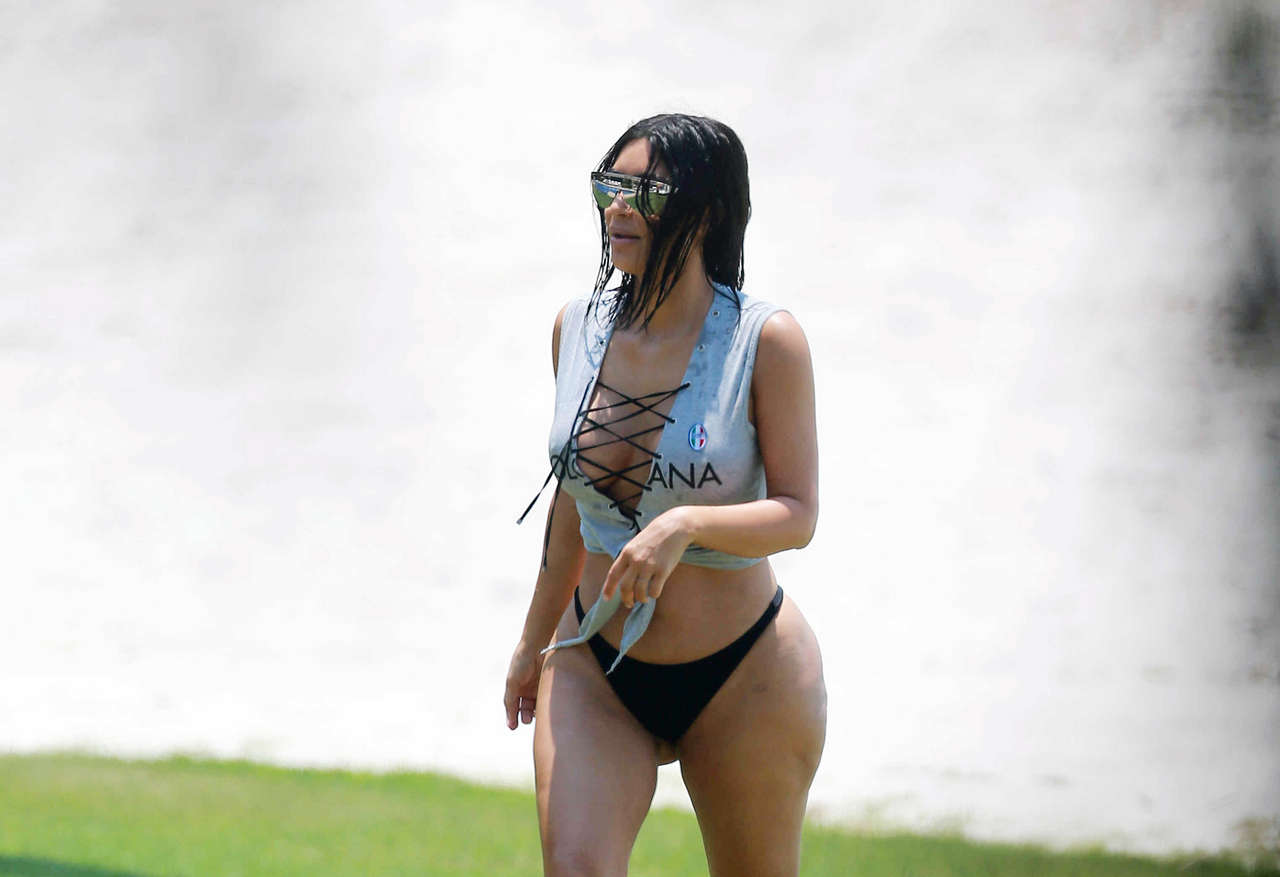 Kim Kardashian Ass In A Thong