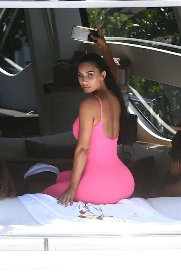 Kim Kardashian NSFW