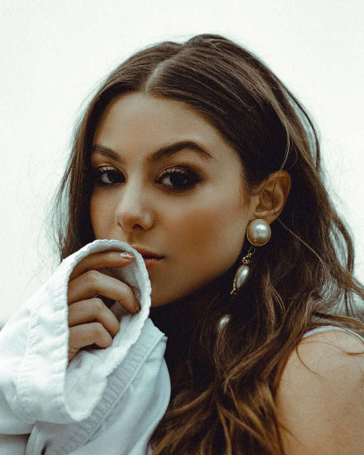 Kira Kosarin NSFW