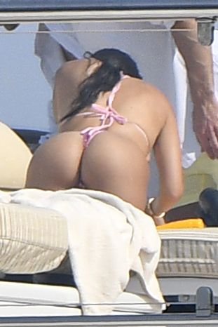 Kourtney Kardashian Ass