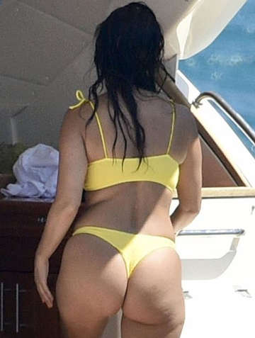 Kourtney Kardashian Ass