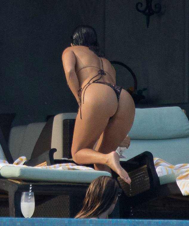 Kourtney Kardashian Ass