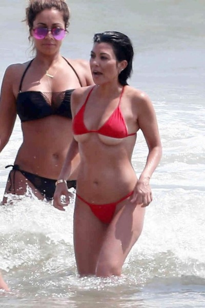 Kourtney Kardashian Looking So Fine In Her Bikini