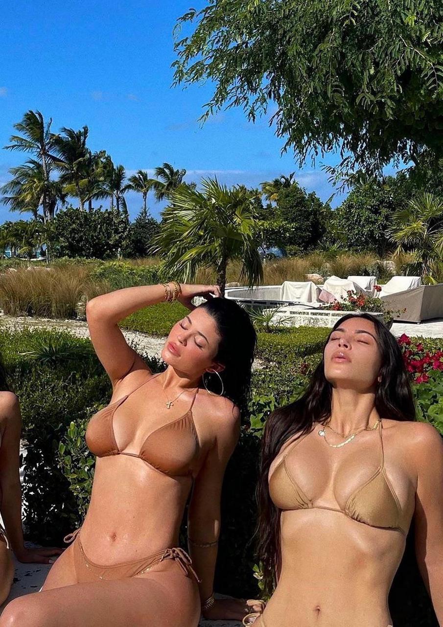 Kylie Jenner And Kim Kardashian NSFW