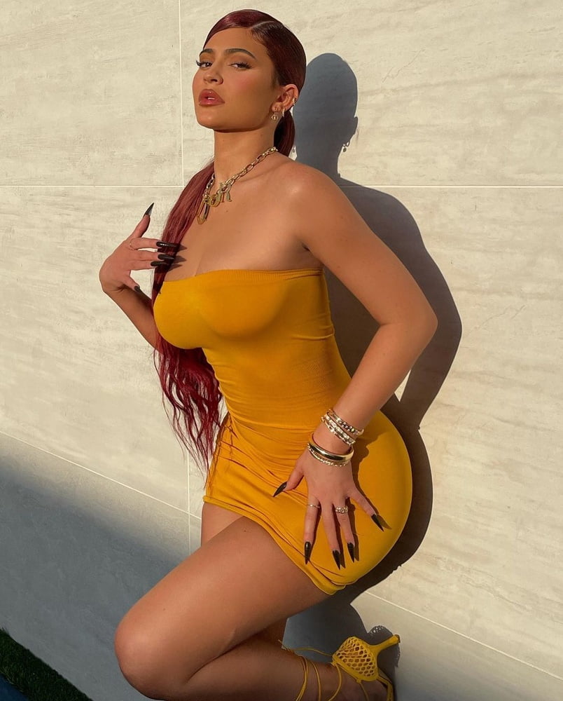 Kylie Sexy In Yellow Dress