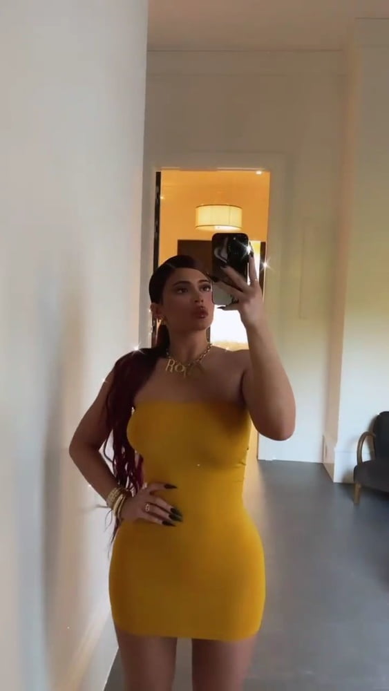 Kylie Sexy In Yellow Dress