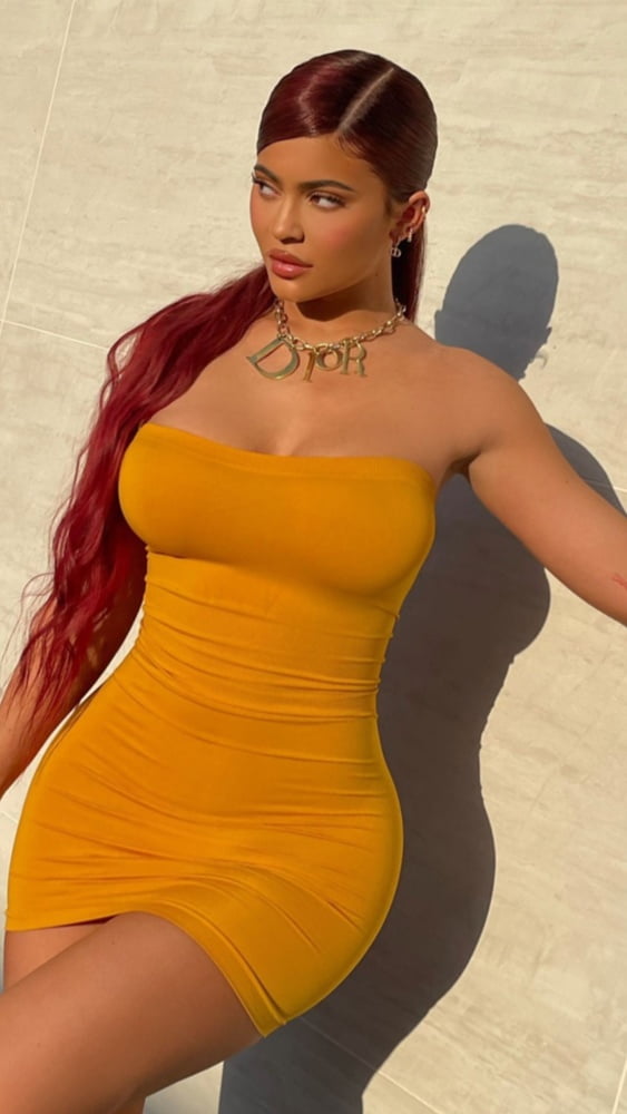 Kylie Sexy In Yellow Dress