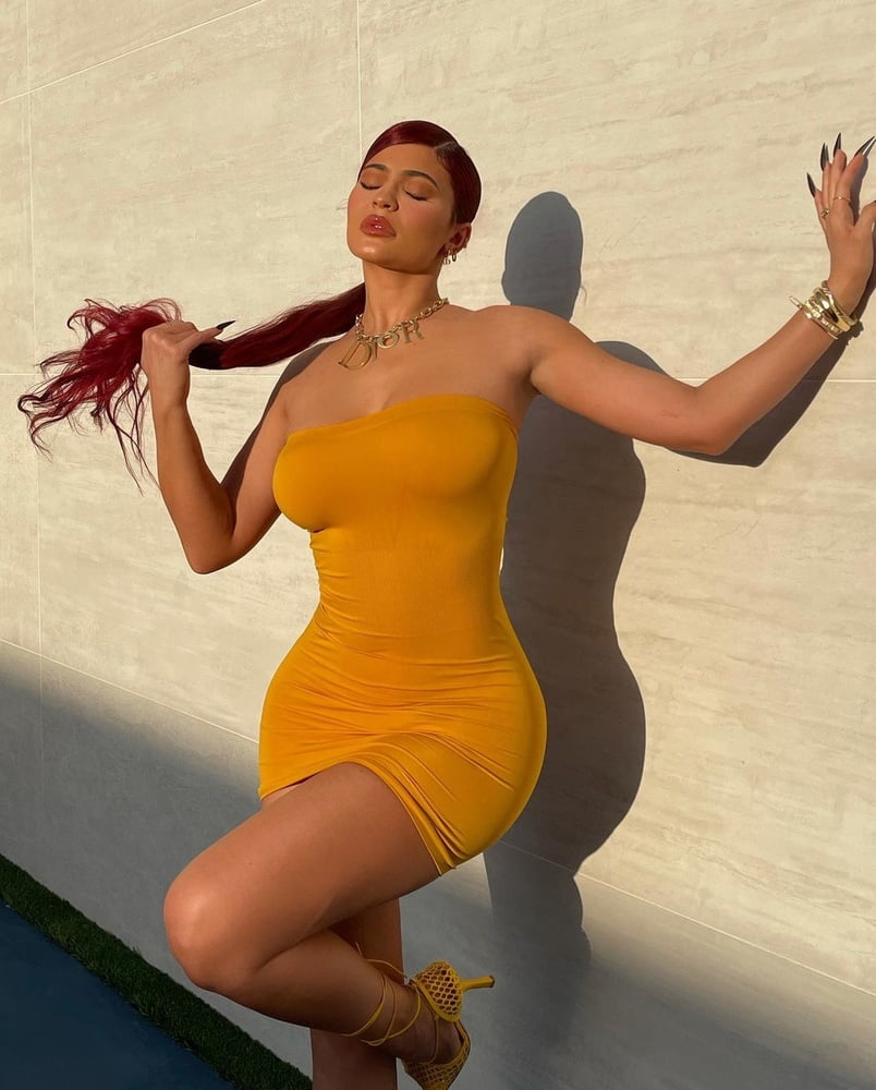 Kylie Sexy In Yellow Dress