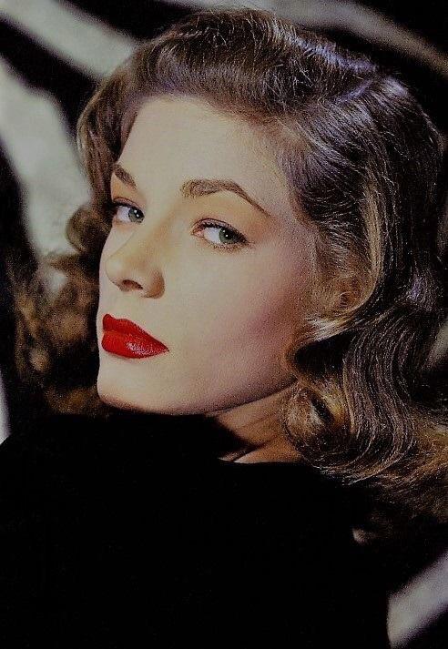 Lauren Bacall Circa 1945 Looking Absolutely Stunning NSF