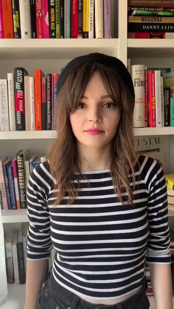 Lauren Mayberry Is Hot