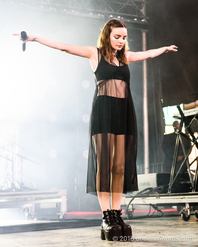 Lauren Mayberry Is Hot