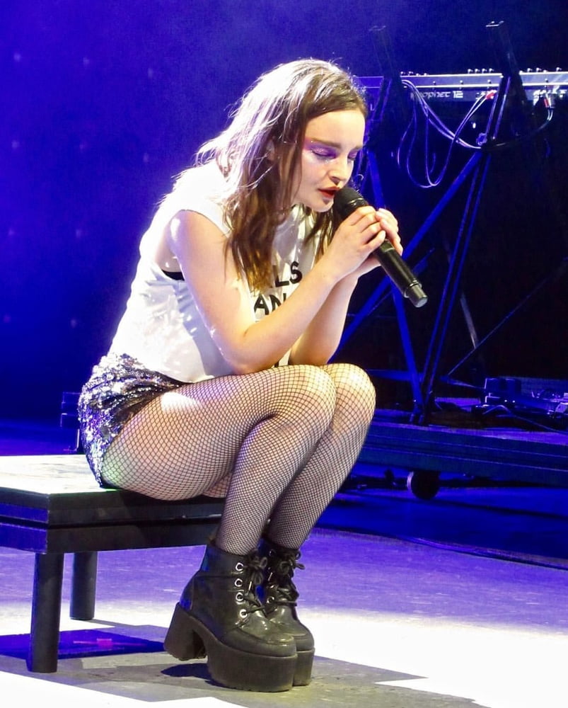 Lauren Mayberry Is Hot