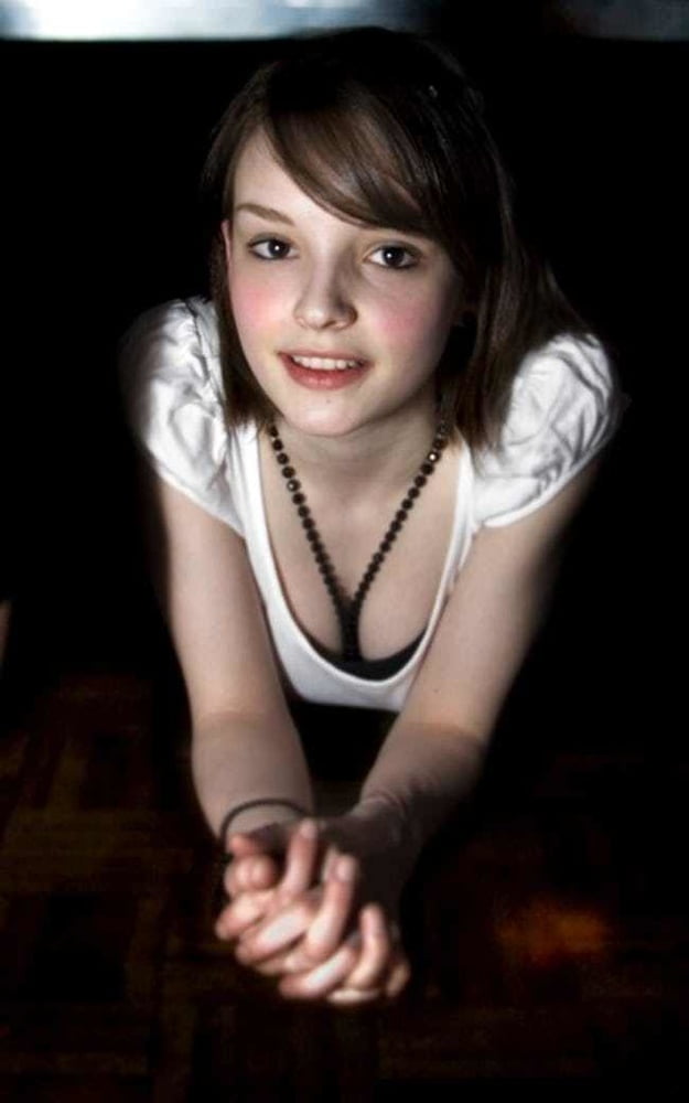 Lauren Mayberry Is Hot