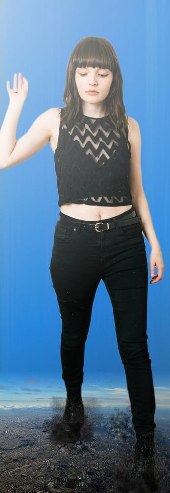 Lauren Mayberry Is Hot