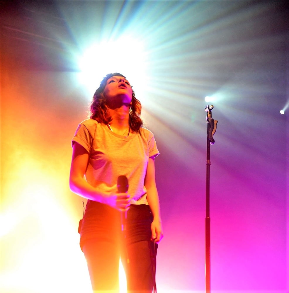 Lauren Mayberry Is Hot