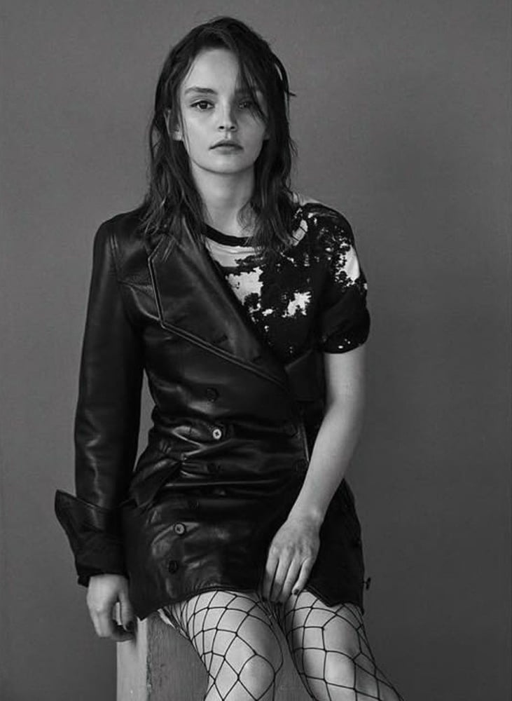 Lauren Mayberry Is Hot