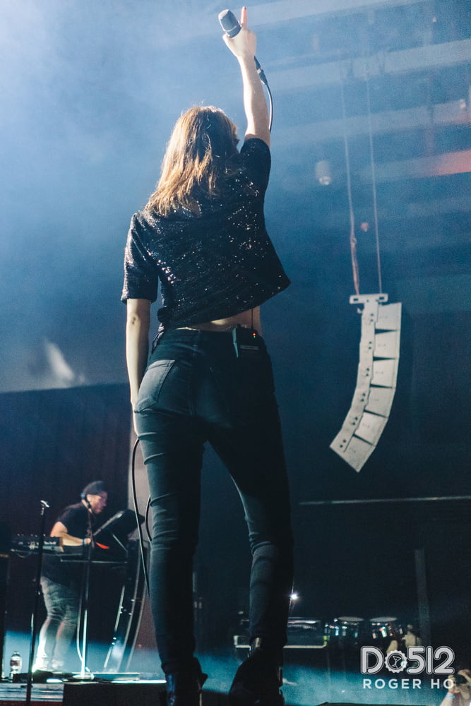 Lauren Mayberry Is Hot