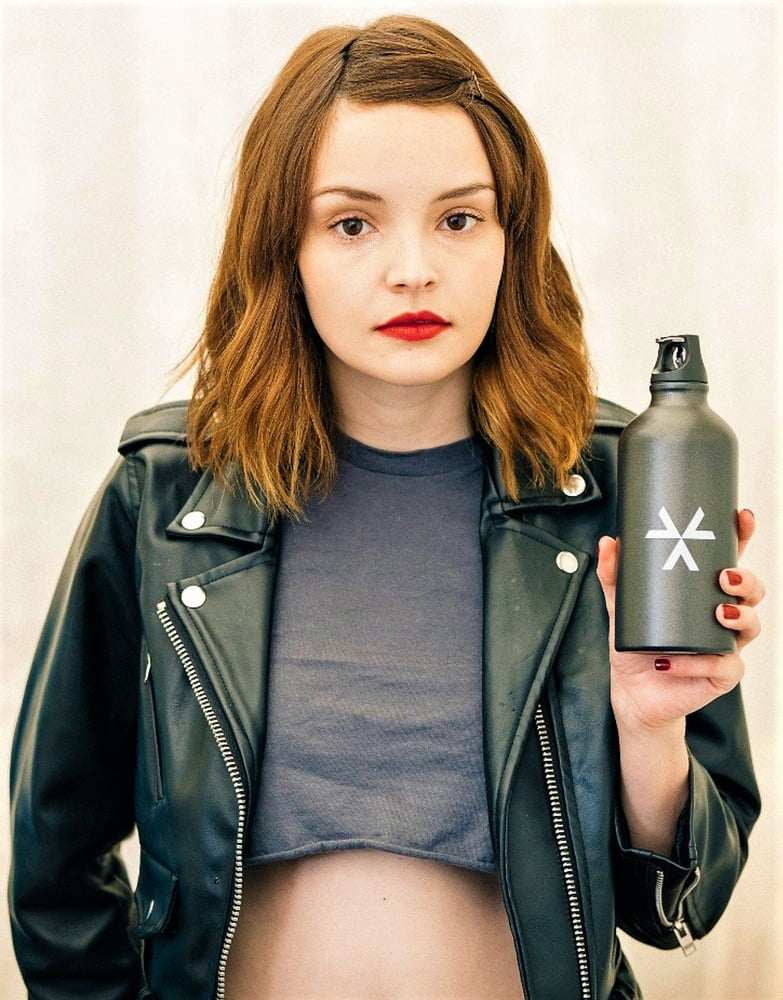 Lauren Mayberry Is Hot