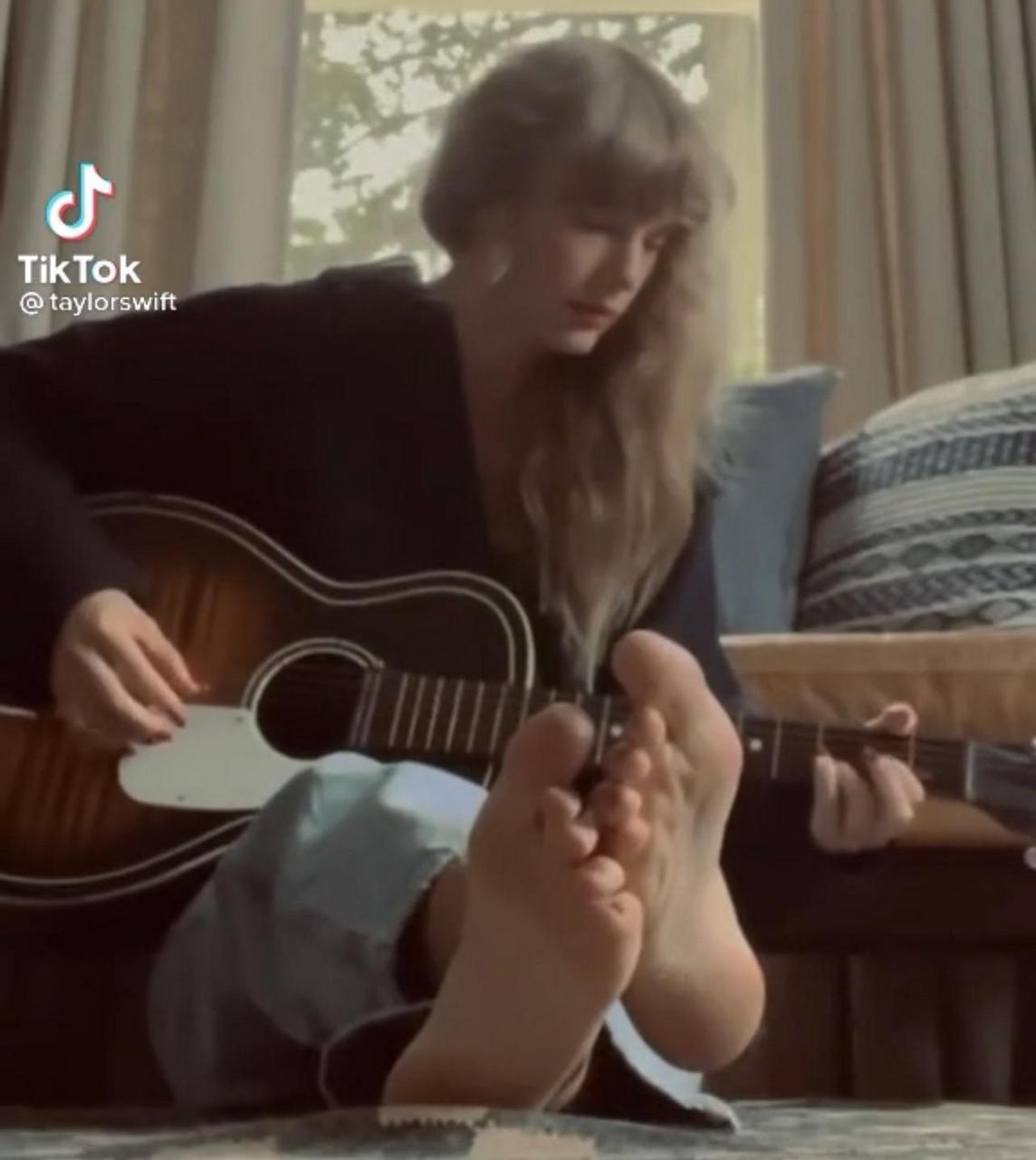 Lets Talk About Taylor Swifts Perfect Feet NSFW