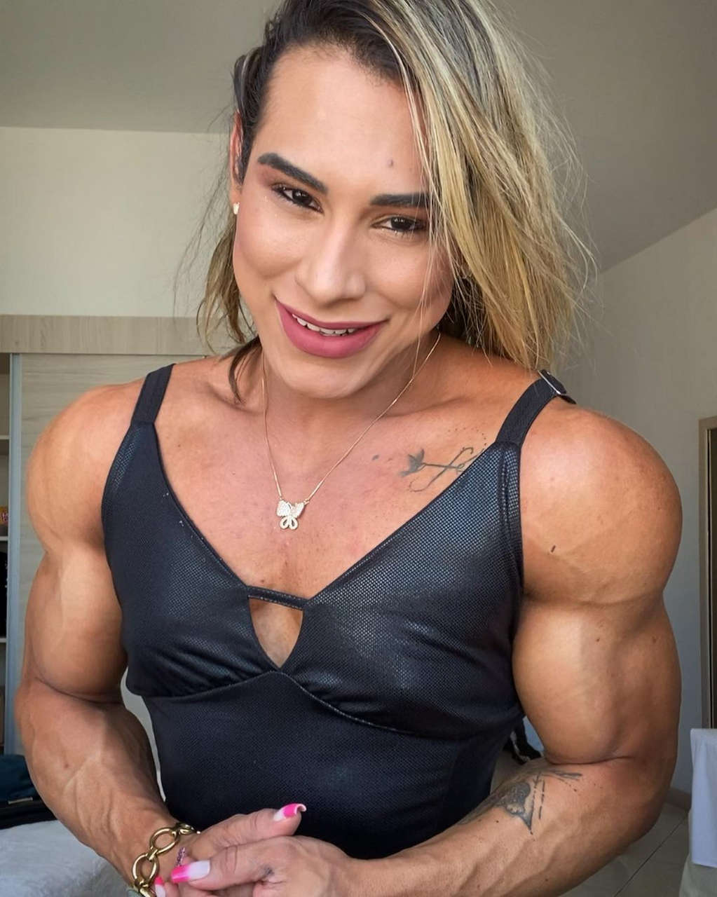 Leyvina Barros Muscles